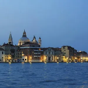 https://blue-lagoon-venice.hotelinveneto.com