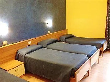 Hotel Brasil Milán 0*,  Italia